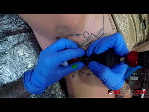 ❤️ Extremadamente tatuado hottie Sully Savage consiguió un tatuaje en su clítoris ️ Super porno en es.8kpornvids.ru ❌️❤️❤️❤️❤️❤️❤️❤️